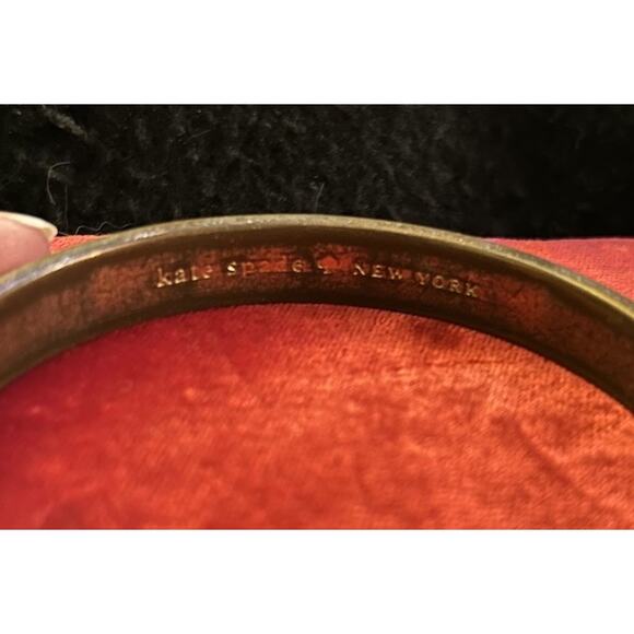 Kate Spade Bangle Bracelet New York Ace of Spades White Enamel And Gold Tone - Picture 4 of 5